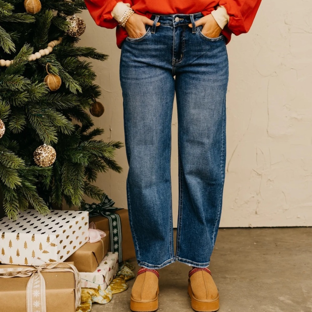 Distressed Ankle Barrel Women's Jeans